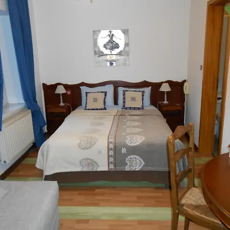 Au Fief Du Chateau 3*