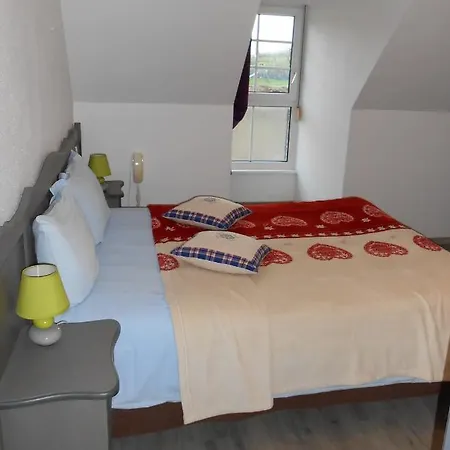 Au Fief Du Chateau Hotel