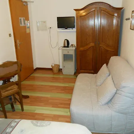 Au Fief Du Chateau Hotel