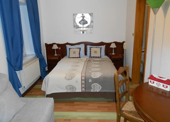 Au Fief Du Chateau 3*