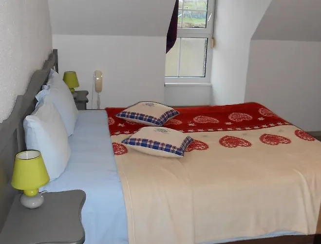 Au Fief Du Chateau Hotel