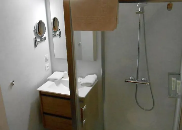 Au Fief Du Chateau Hotel